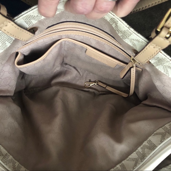 Michael Kors Purse - Picture 5 of 6